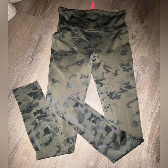 Spanx Look at Me Now High Rise Camo Leggings-Size Small - Picture 2 of 10